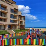 B - бийч B Apartment