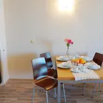 B - бийч B Apartment