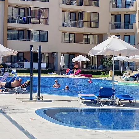 B - бийч B Apartment