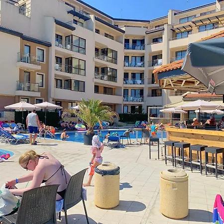 B - бийч B Apartment