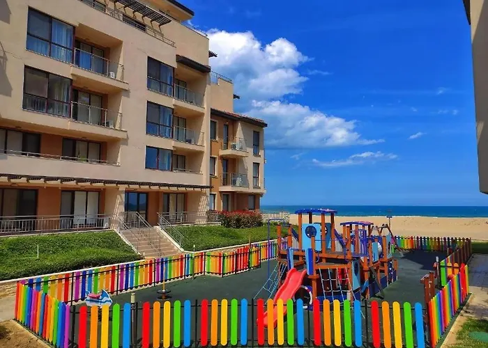 B - бийч B Apartment